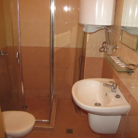 Guest Salena Aparthotel 2*